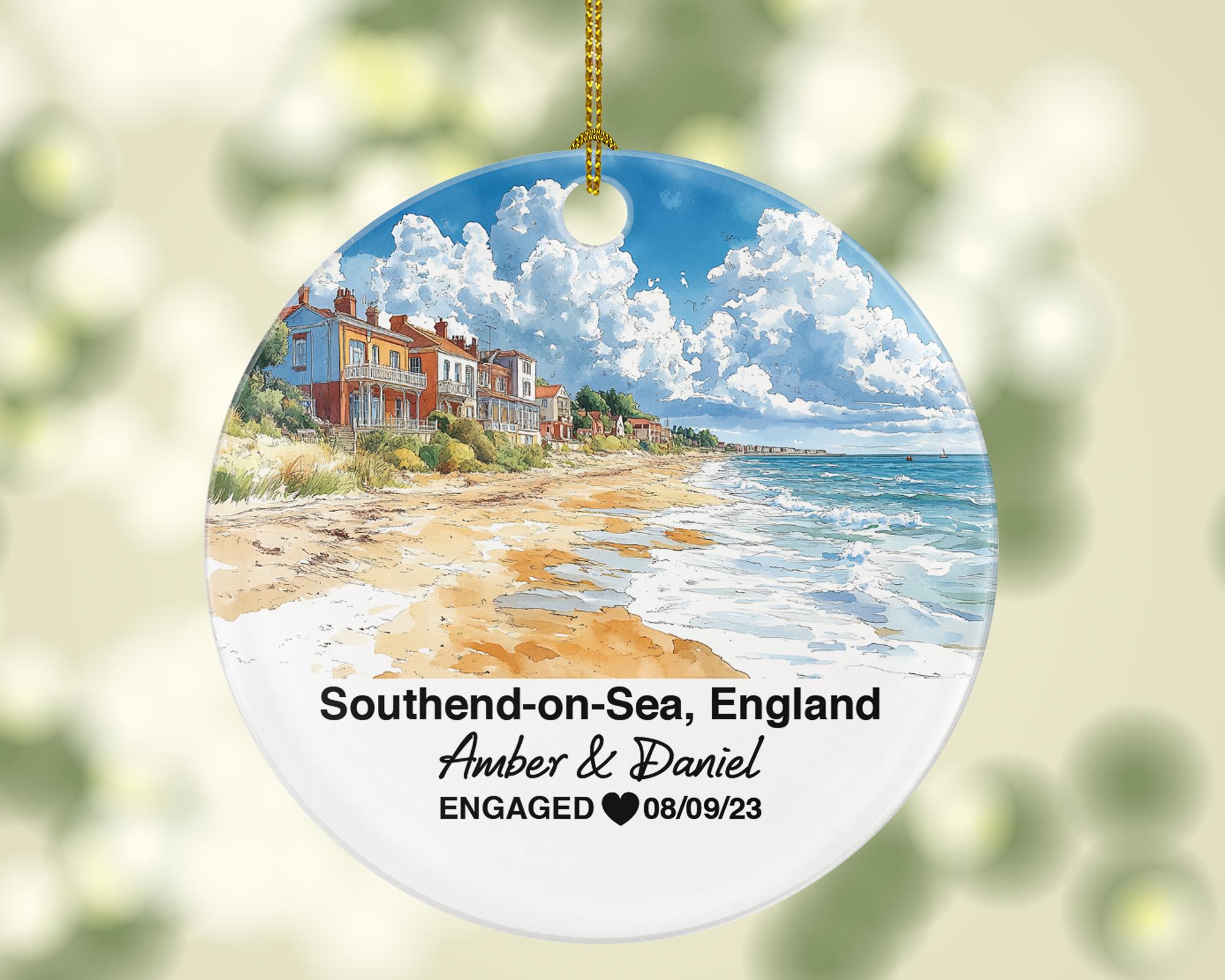 Southend-on-Sea England Round Ceramic Christmas Ornament – Personalized United Kingdom Keepsake, Custom Couple Gift for Wedding or Honeymoon