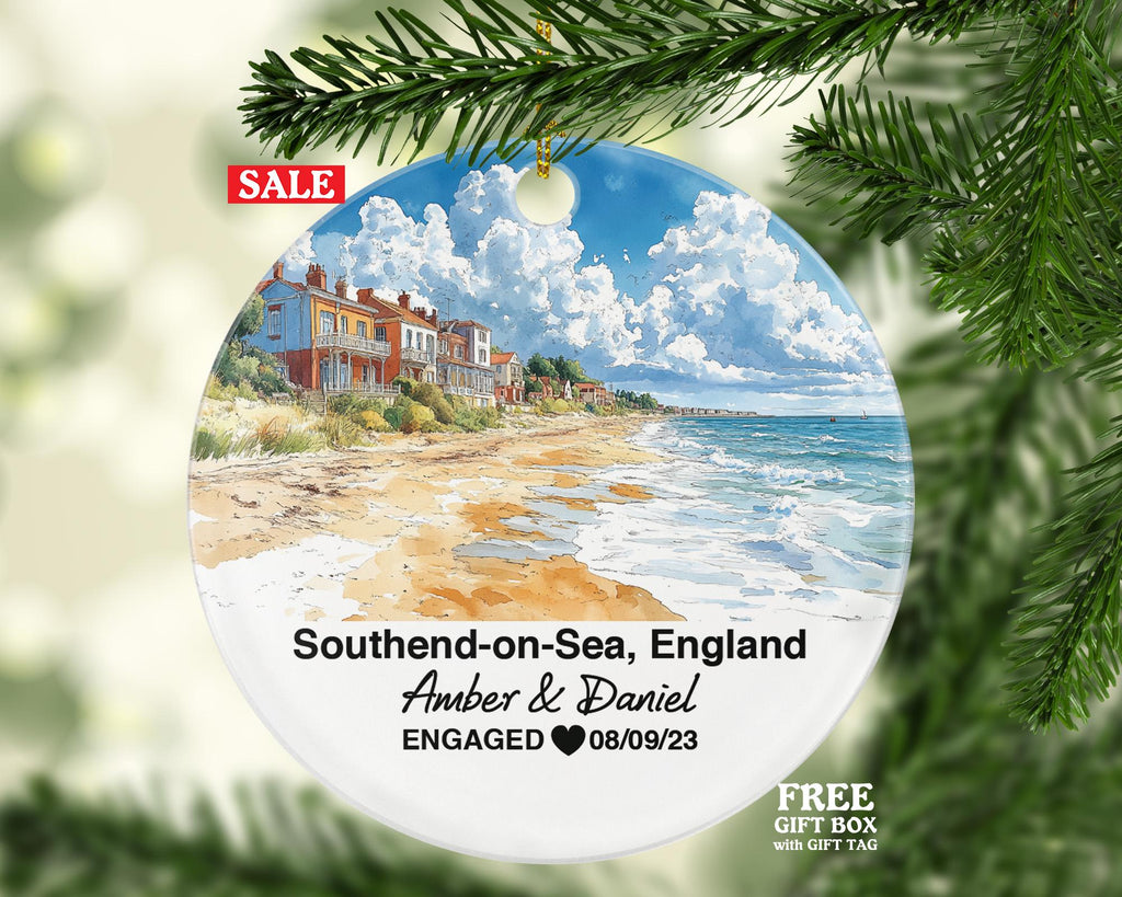 Southend-on-Sea England Round Ceramic Christmas Ornament – Personalized United Kingdom Keepsake, Custom Couple Gift for Wedding or Honeymoon