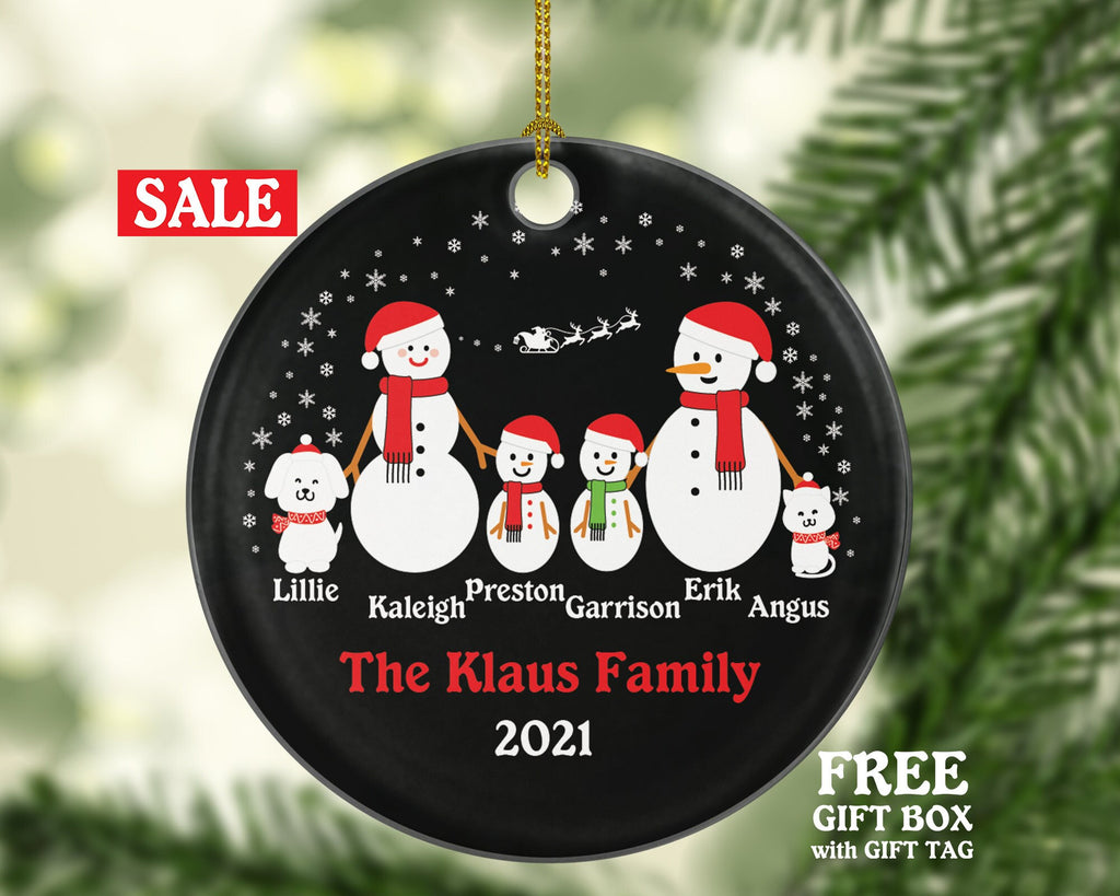Personalized Family of 4 Ornament with Dog Cat Pet, Personalized Snow Family of 4, Personalised, Family of 4 Christmas Ornament